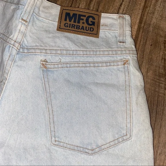 Vintage Marithe Francois Girbaud denim shorts in light blue wash, deadstock - Picture 5 of 10